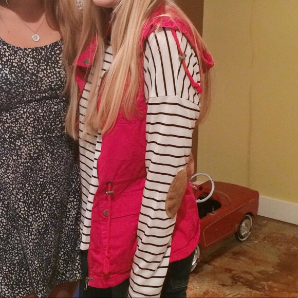 Red Vest - Picture 4 of 4